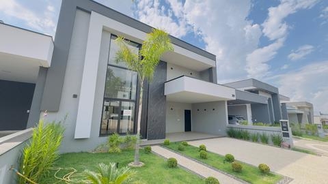Casa à venda em Paulínia, Parque Brasil 500, com 3 suítes, com 186 m²